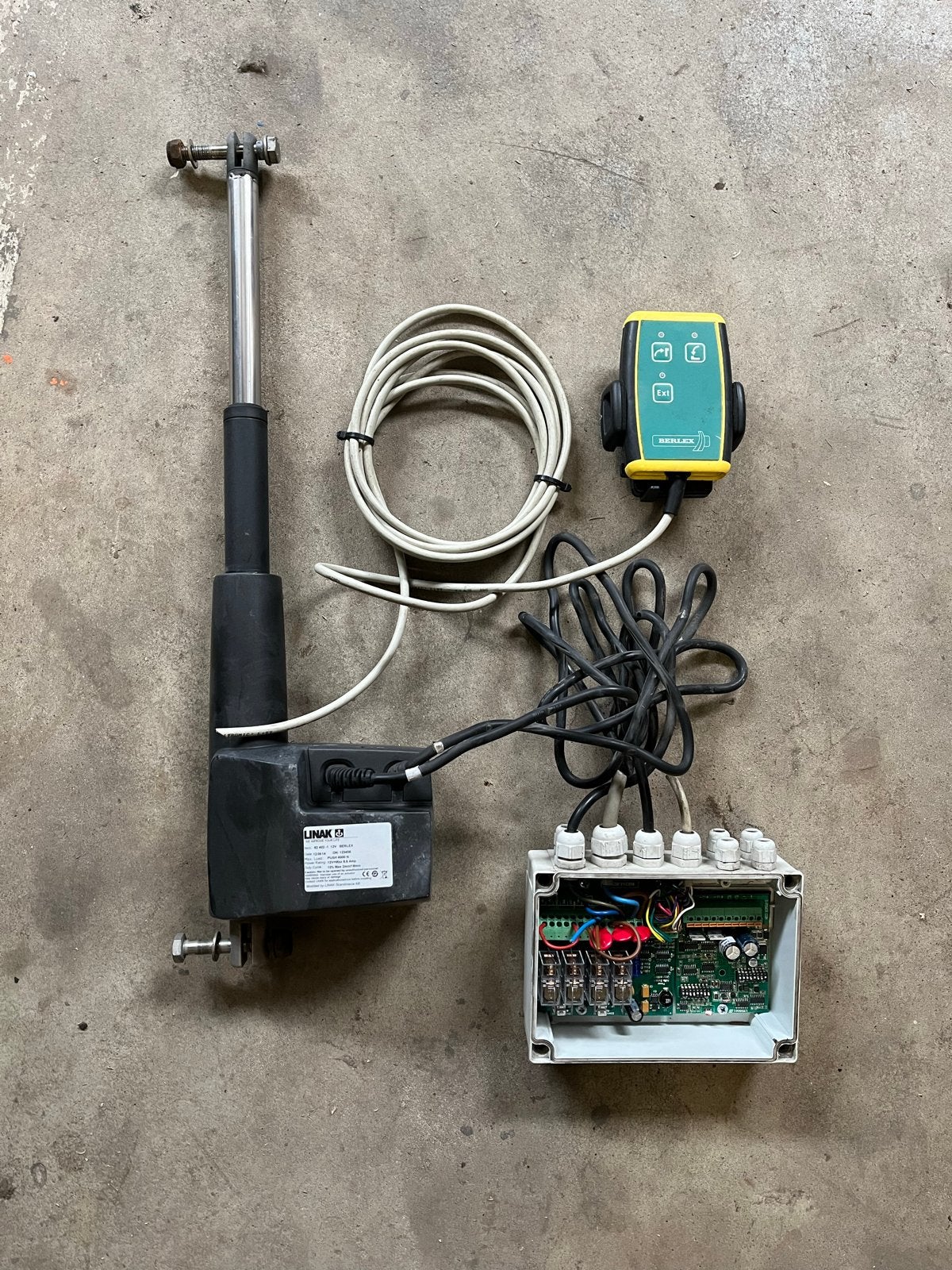 Linak hefcilinder met Berlex aansturing, 12V, 4000N, Ophalen