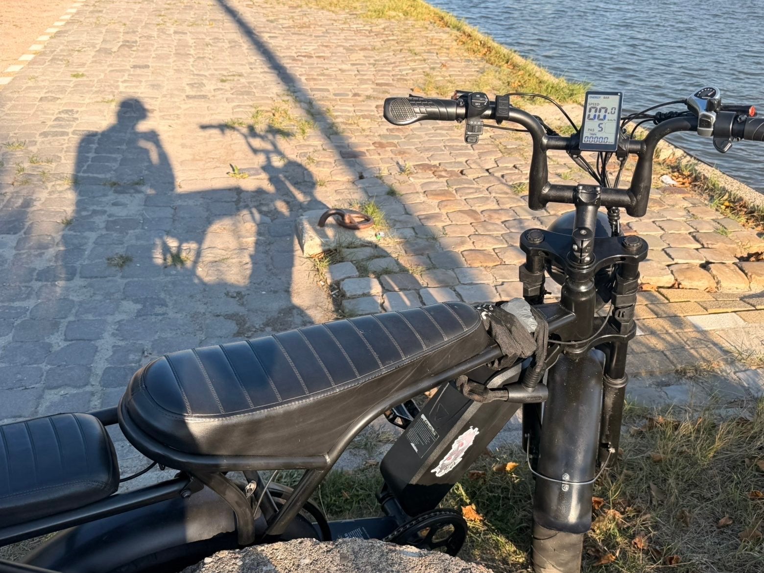 Stoere zwarte fatbike met dubbel zadel, Fietsen en Brommers, Elektrische fietsen, Overige merken, Gebruikt, Ophalen of Verzenden