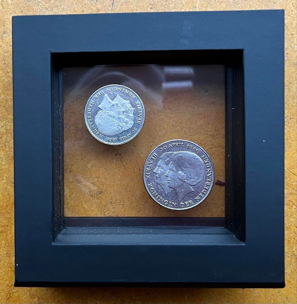 2½ Gulden en 1 gulden ‘dubbele kop’ inhuldigingsmunt 1980, Ophalen of Verzenden, Koningin Beatrix, 2½ gulden, Losse munt