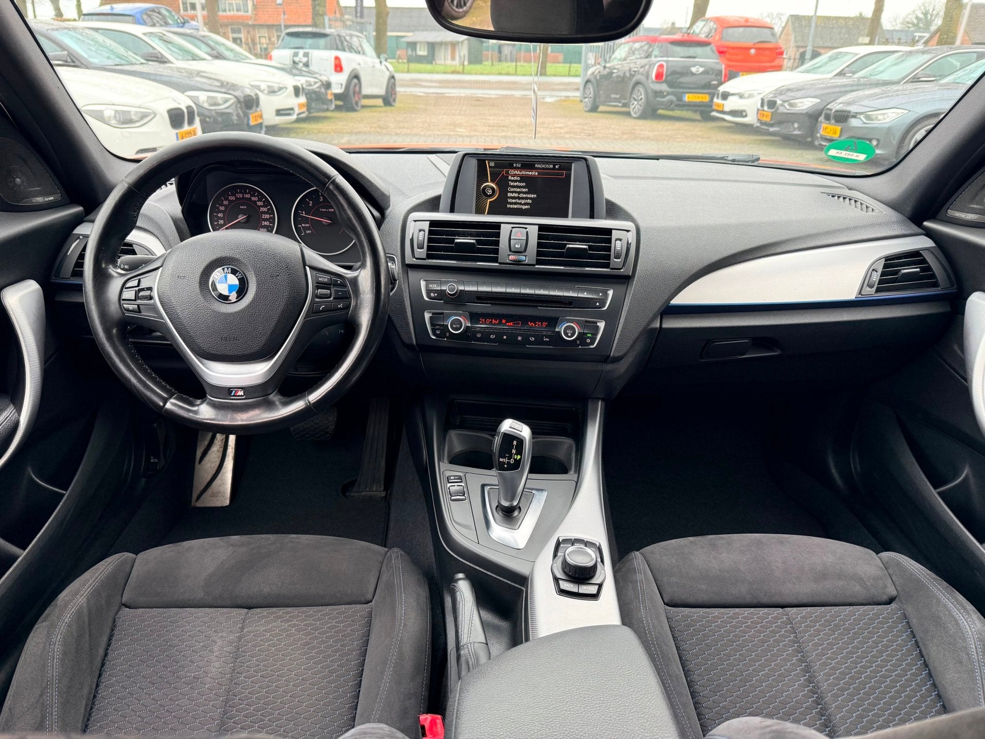 BMW 1-serie 116i Business+ M sport|Nieuwe Ketting + Klepseal, Auto's, BMW, Gebruikt, Zwart, Alcantara, 650 kg