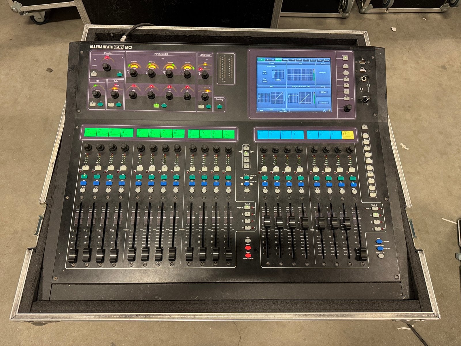 Allen & Heath GLD-80 Digitale Mixer met Flightcase, Muziek en Instrumenten, Ophalen, Gebruikt, 20 kanalen of meer, Microfooningang