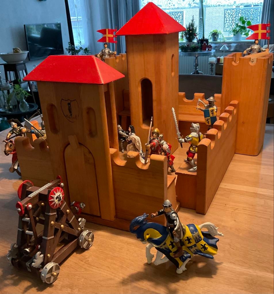 Houten Ridderkasteel Schlingl met Figuren & Katapult (Papo), Ophalen, Zo goed als nieuw