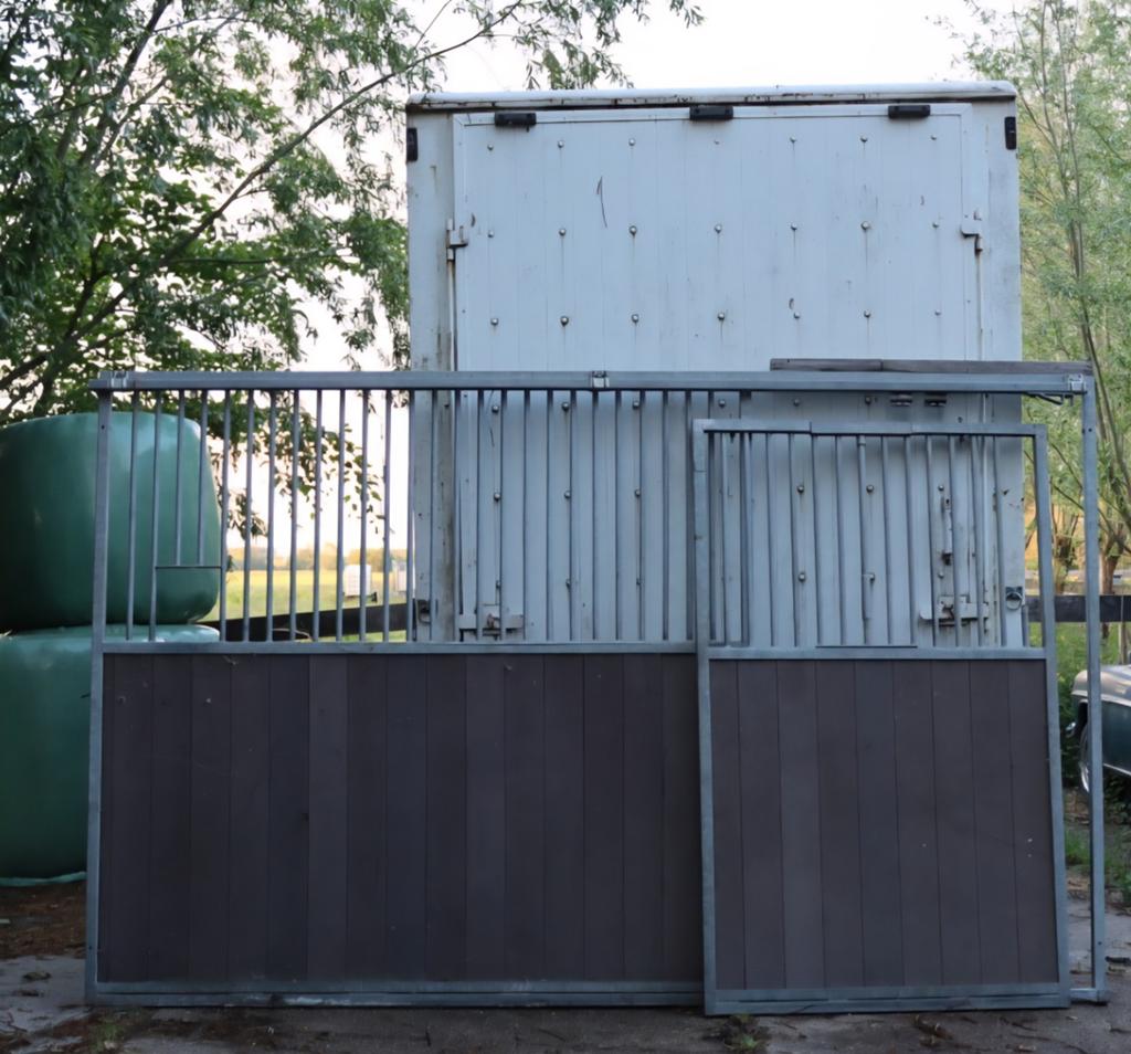 Voor front  paarden box  3.50cm - 2.30cm met kunststof delen, Dieren en Toebehoren