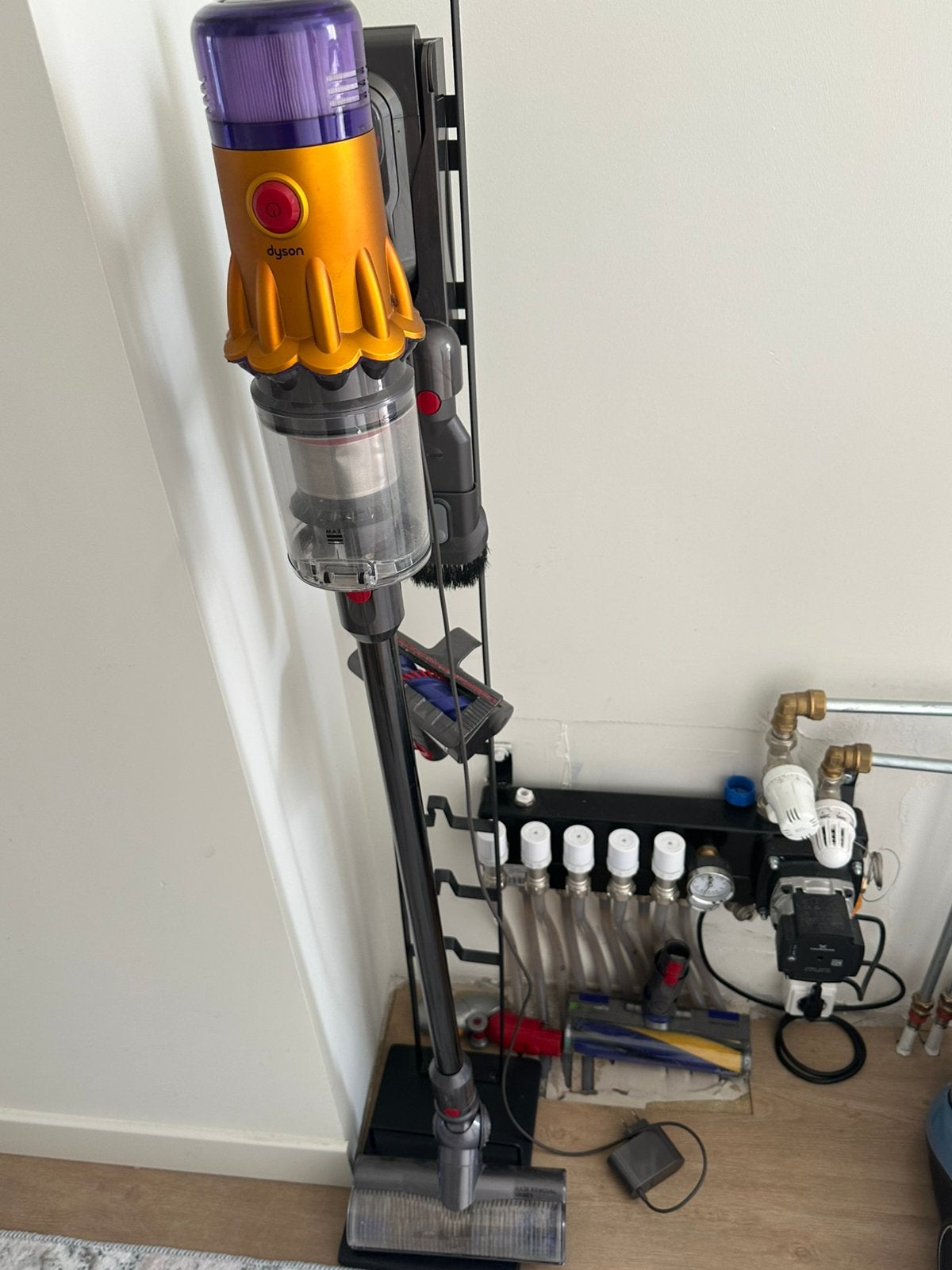 Dyson V12