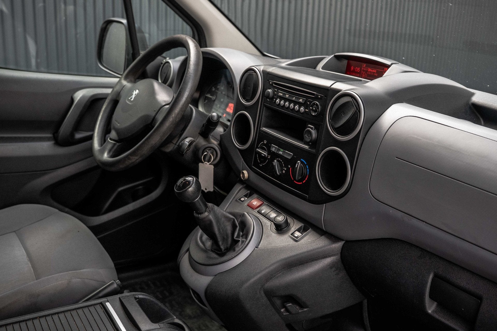 Peugeot Partner 1.6 HDi | Cruise | Airco | Trekhaak | Imperi, Voorwielaandrijving, Euro 5, Stof, Gebruikt
