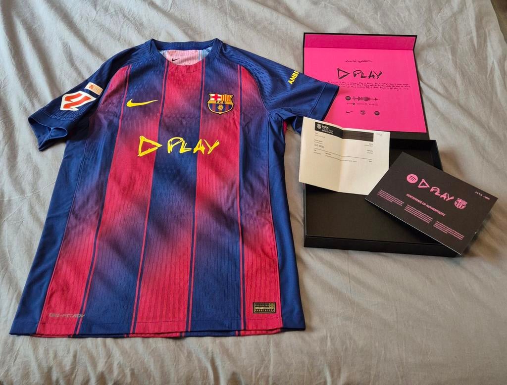 Origineel Ed Sheeran Limited Edition Barcelona voetbalshirt, Sport en Fitness, Maat M, Ophalen of Verzenden, Nieuw, Shirt