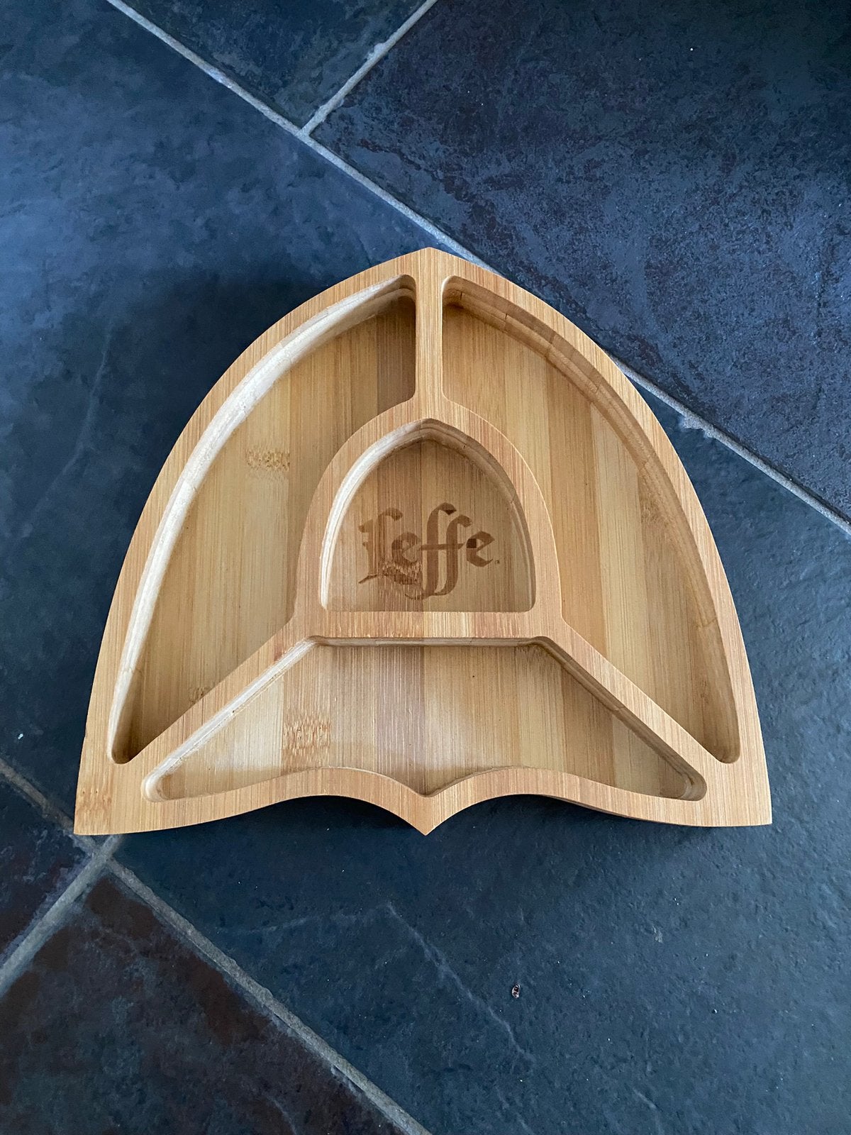Leffe borrelplank / schaal - bier logo, Ophalen of Verzenden, Zo goed als nieuw, Glas of Glazen, Overige merken