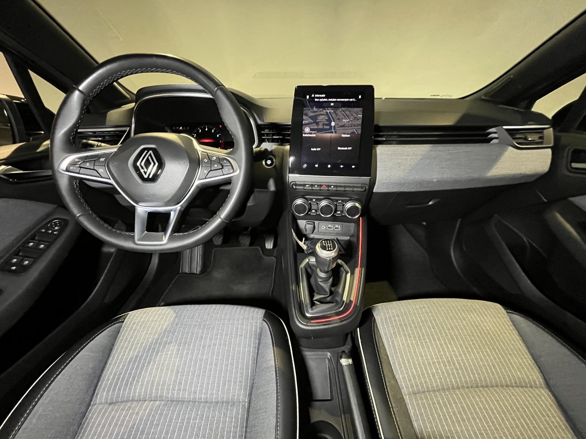 Renault Clio 1.0 TCe 90 GPF techno | Apple Carplay/Android A, Auto's, Voorwielaandrijving, Gebruikt, Euro 6, Leder en Stof