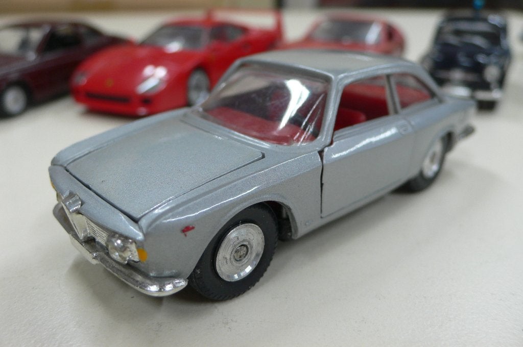 alfa romeo giulia gt -politoys-m #500-orineel 60er jaren !!!, Hobby en Vrije tijd, Modelauto's | 1:43, Verzenden, Zo goed als nieuw