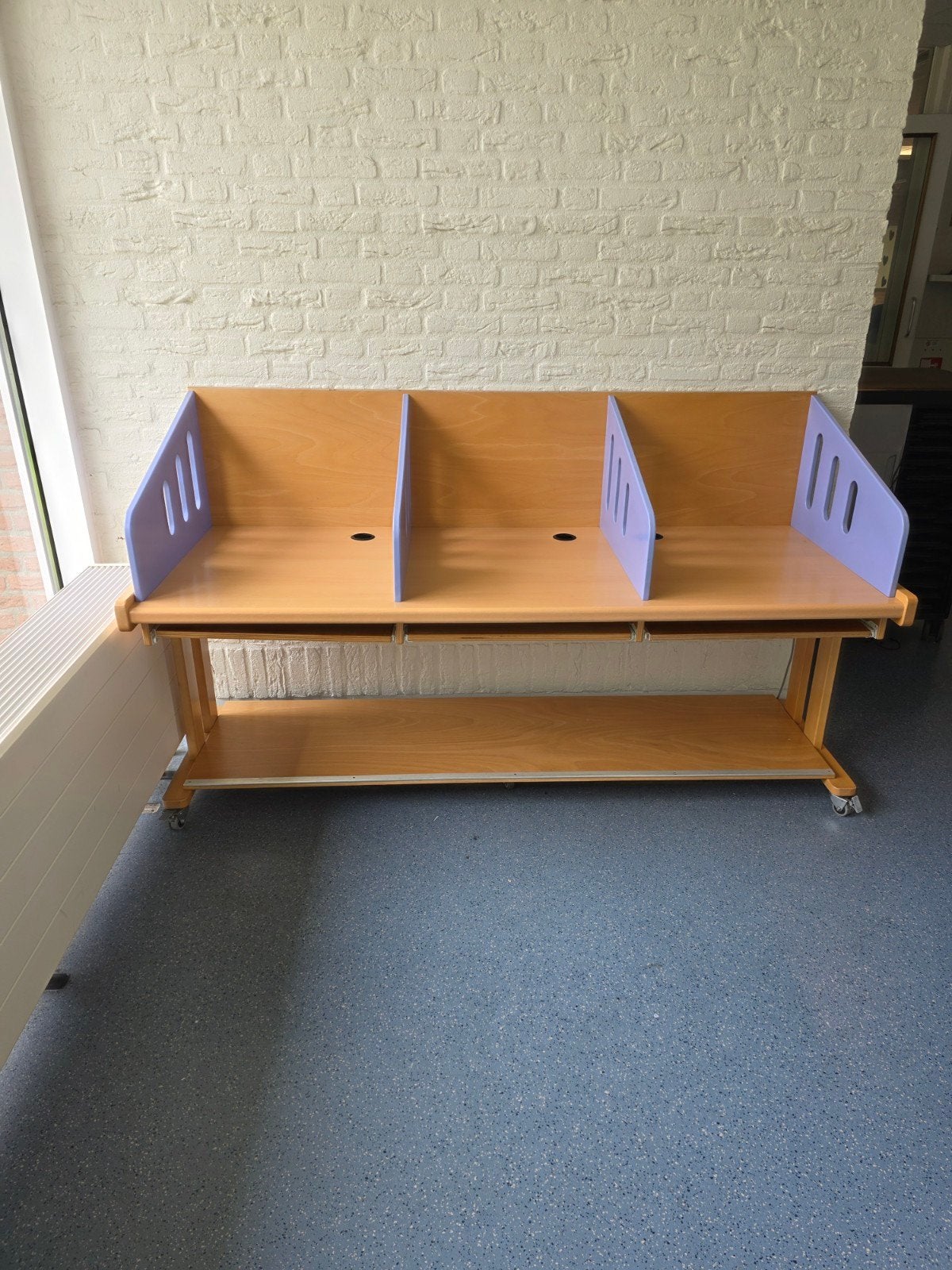 Verrijdbare Computertafel / Werktafel met 3 Werkplekken, Gebruikt, 70 tot 120 cm, 120 tot 170 cm, 40 tot 80 cm