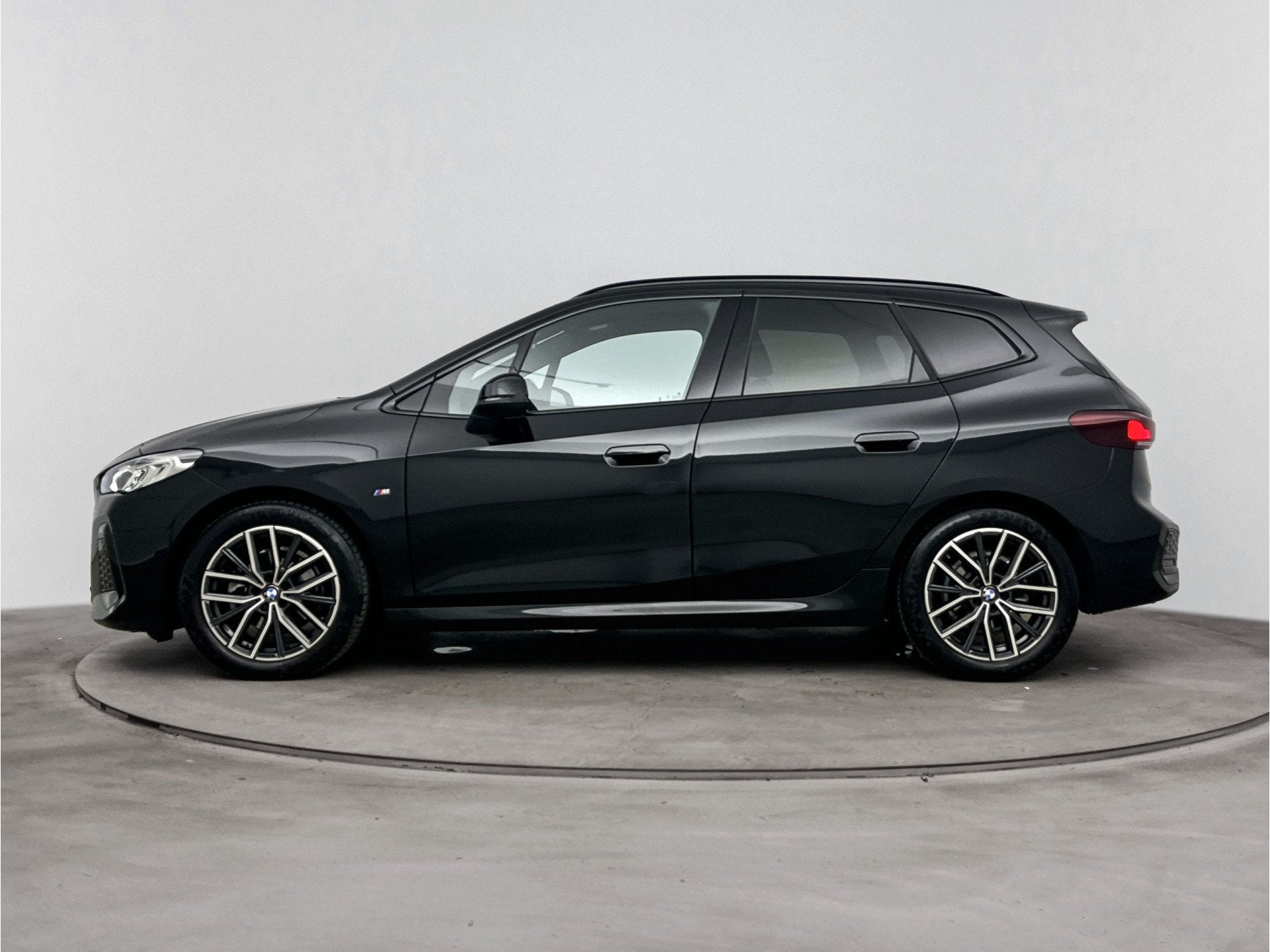 BMW 2 Serie Active Tourer 218i M Sport Automaat / Trekhaak /, Auto's, Dealer onderhouden, 136 pk, Gebruikt, Met garantie (alle)