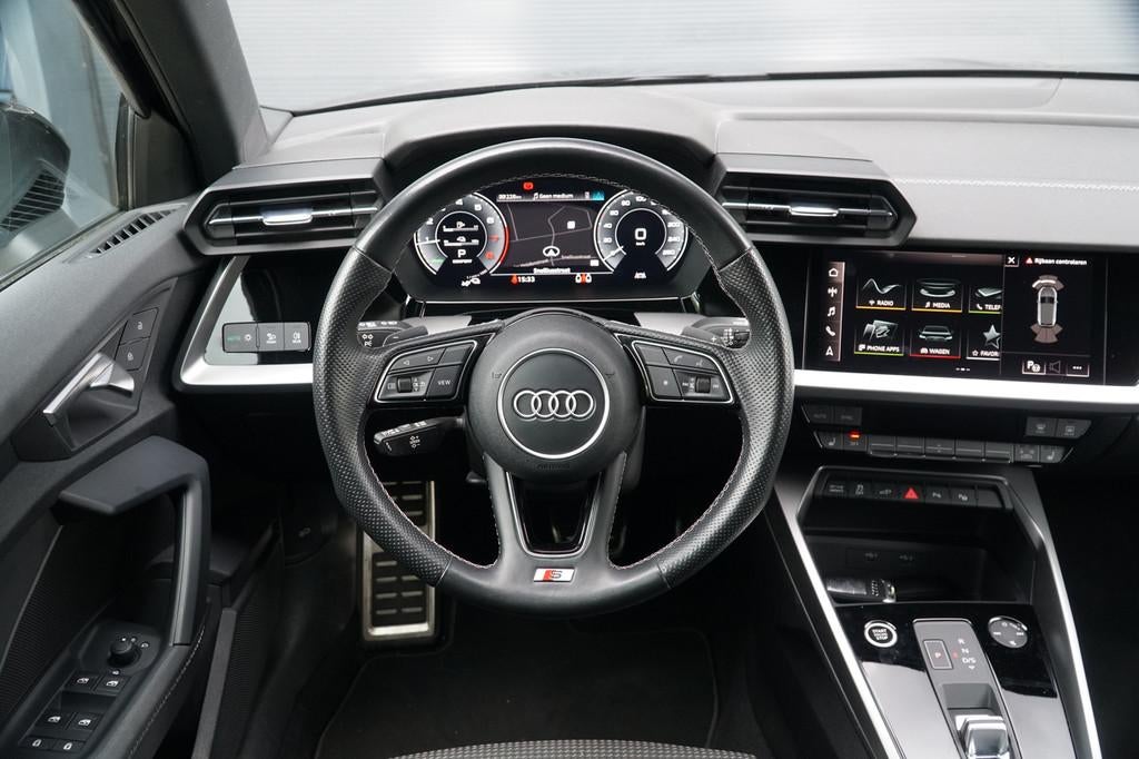 Audi A3 Sportback 40 TFSI e S line 204PK PHEV, Gebruikt, 4 cilinders, 1535 kg, Zwart