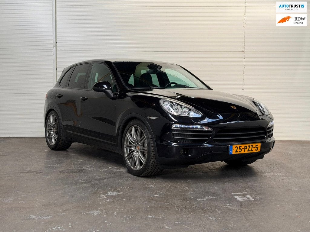 Porsche Cayenne 4.8 S Luchtvering/ Schuifdak / Youngtimer /, Auto's, Porsche, Automaat, Gebruikt, 138 €/maand, Zwart