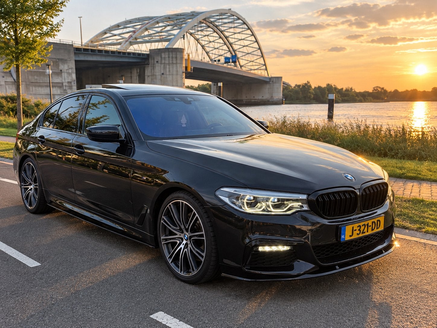 BMW G30 M Sport HUD, 520i 184pk Aut. 2020 CarbonSchwarz, Auto's, 1998 cc, Achterwielaandrijving, 4 cilinders, 2000 kg