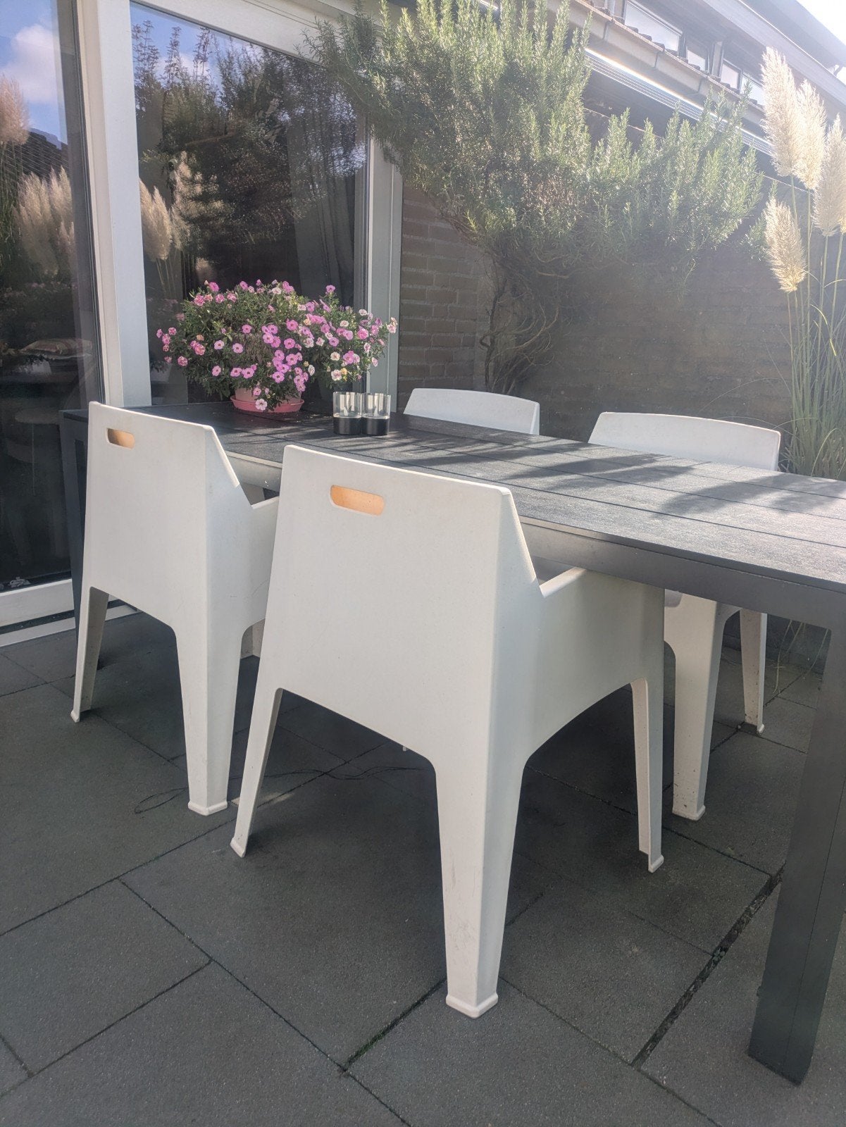 Set van 4 witte box  stapelbare kunstof buitenstoelen, Tuin en Terras, Ophalen, Kunststof