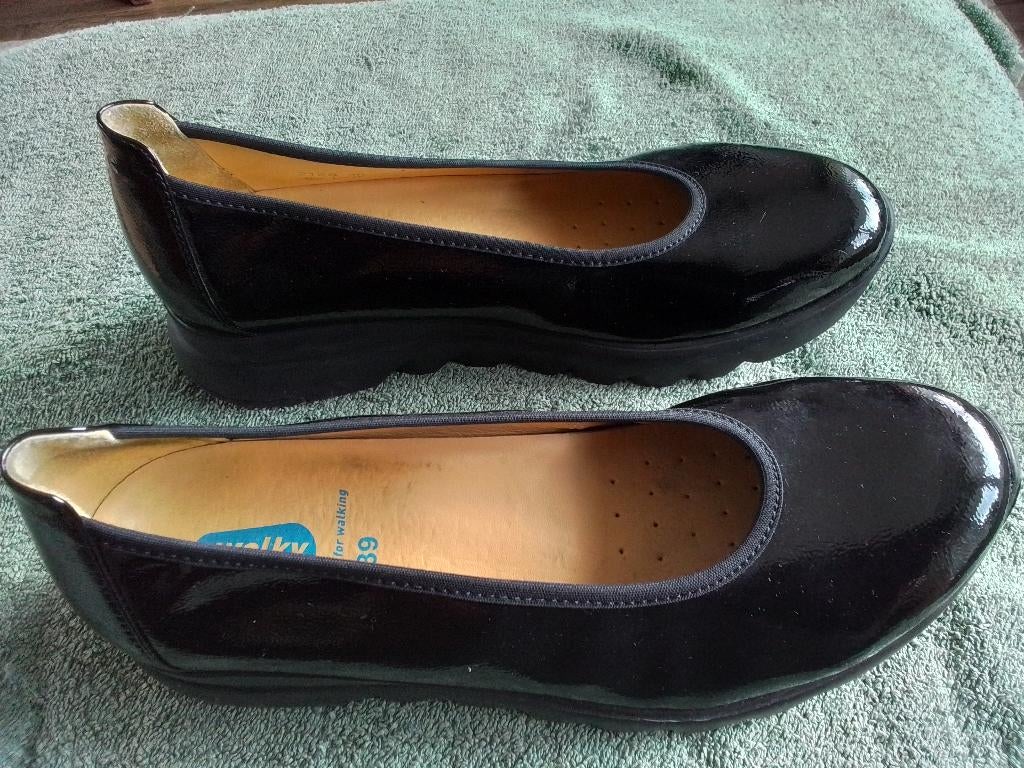Zwarte lakschoenen van wolky mt,39, Kleding | Dames, Schoenen, Ophalen of Verzenden, Zo goed als nieuw, Zwart