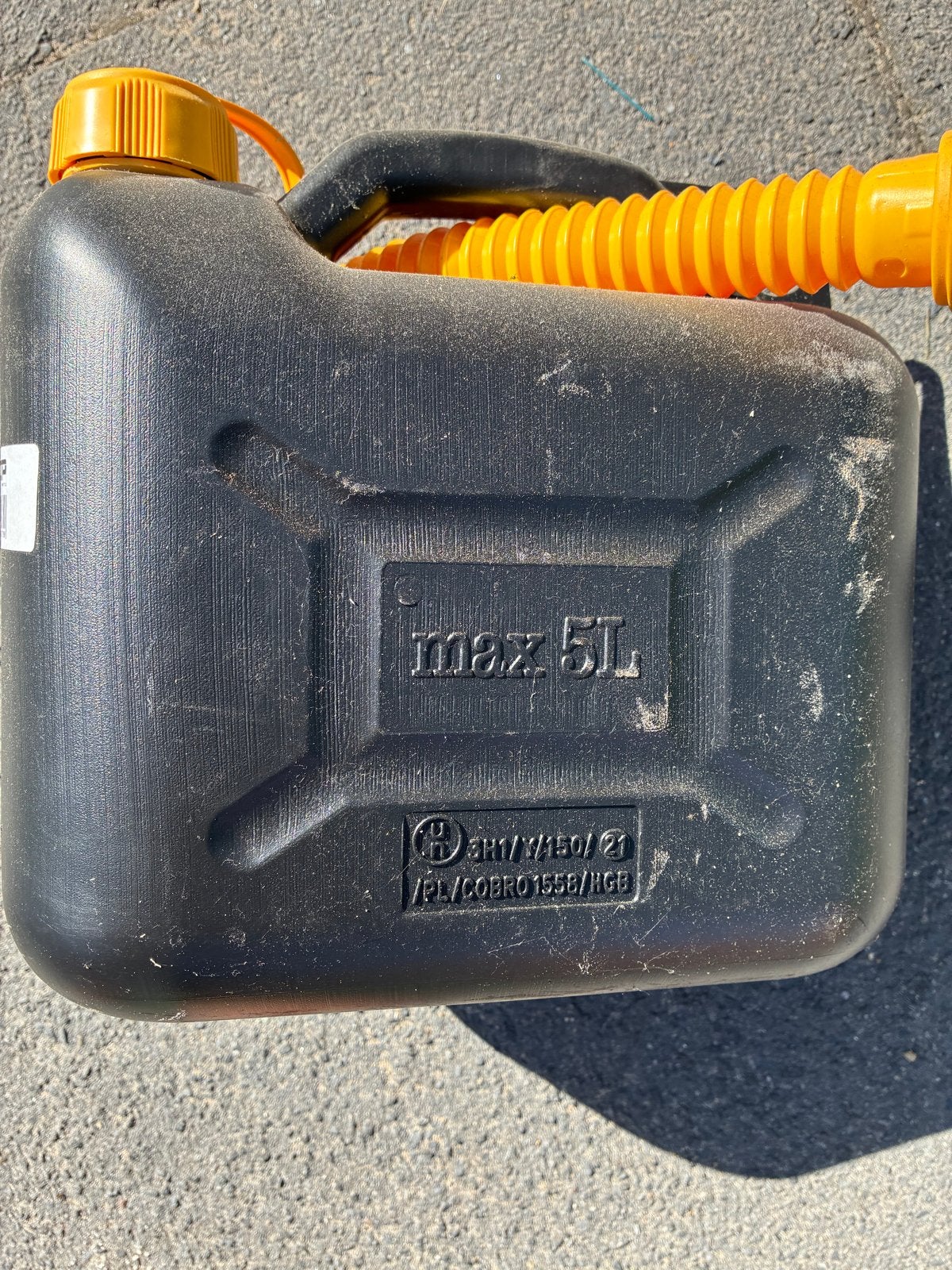 Zwarte jerrycan 5L met schenktuit, Ophalen of Verzenden