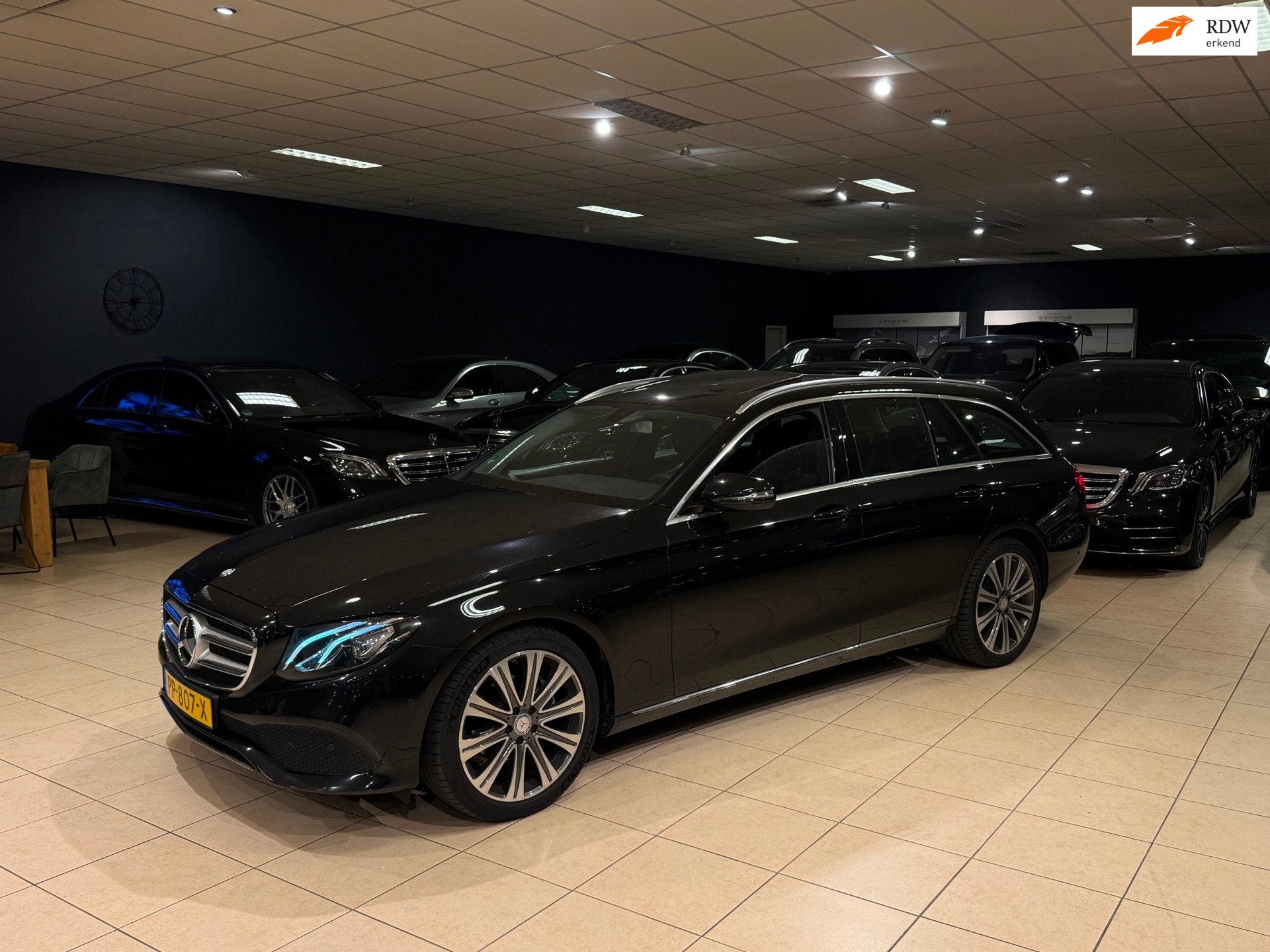 Mercedes-Benz E-klasse Estate E220 d Prestige/Automaat/Schui, Auto's, Mercedes-Benz, Achterwielaandrijving, Gebruikt, Leder en Stof