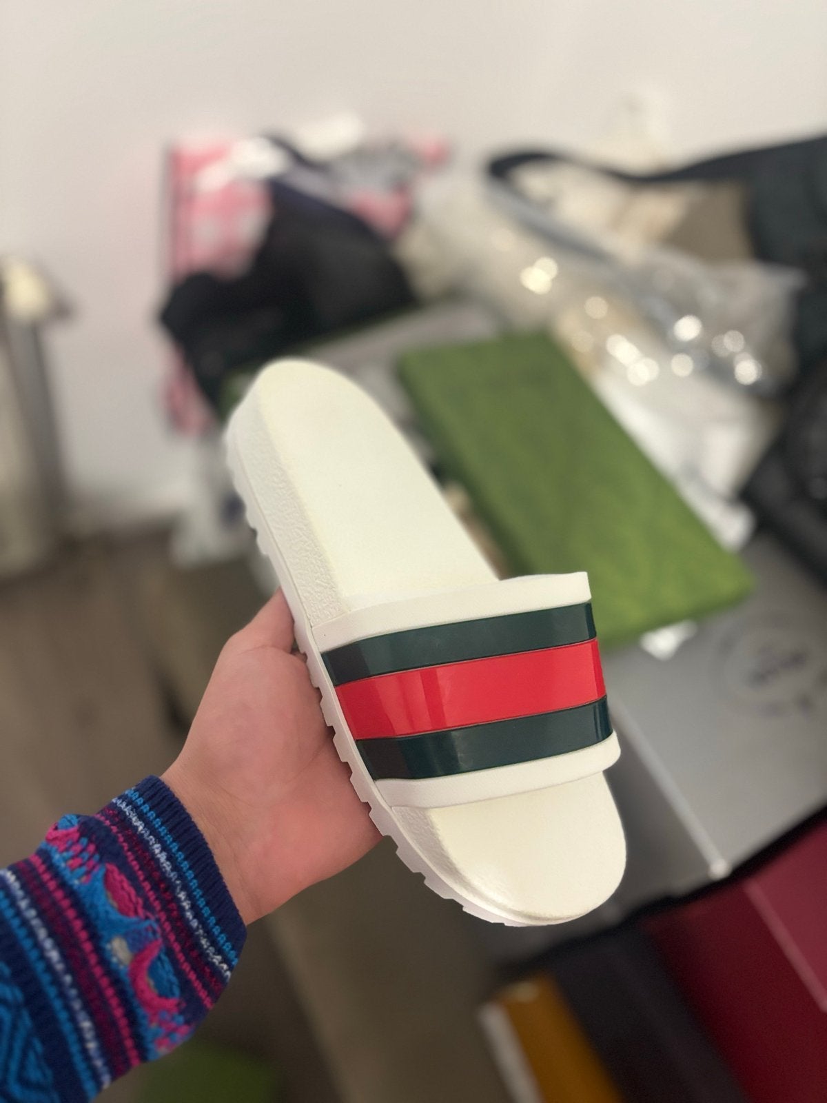 Gucci Slippers met Webdetail - Wit, Rood, Groen, Ophalen of Verzenden, Zo goed als nieuw, Wit, Slippers