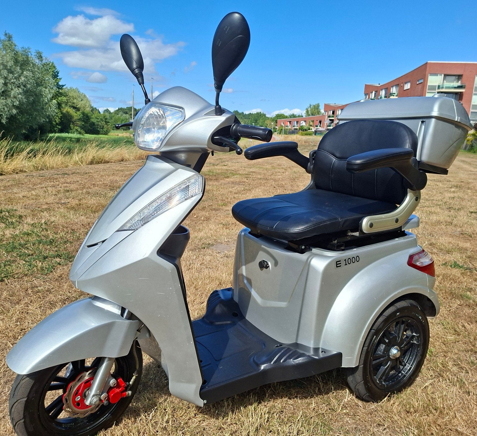 Zilverkleur scootmobiel IVA E1000, Gebruikt, 16 t/m 25 km, 16 km/u of meer, Ophalen