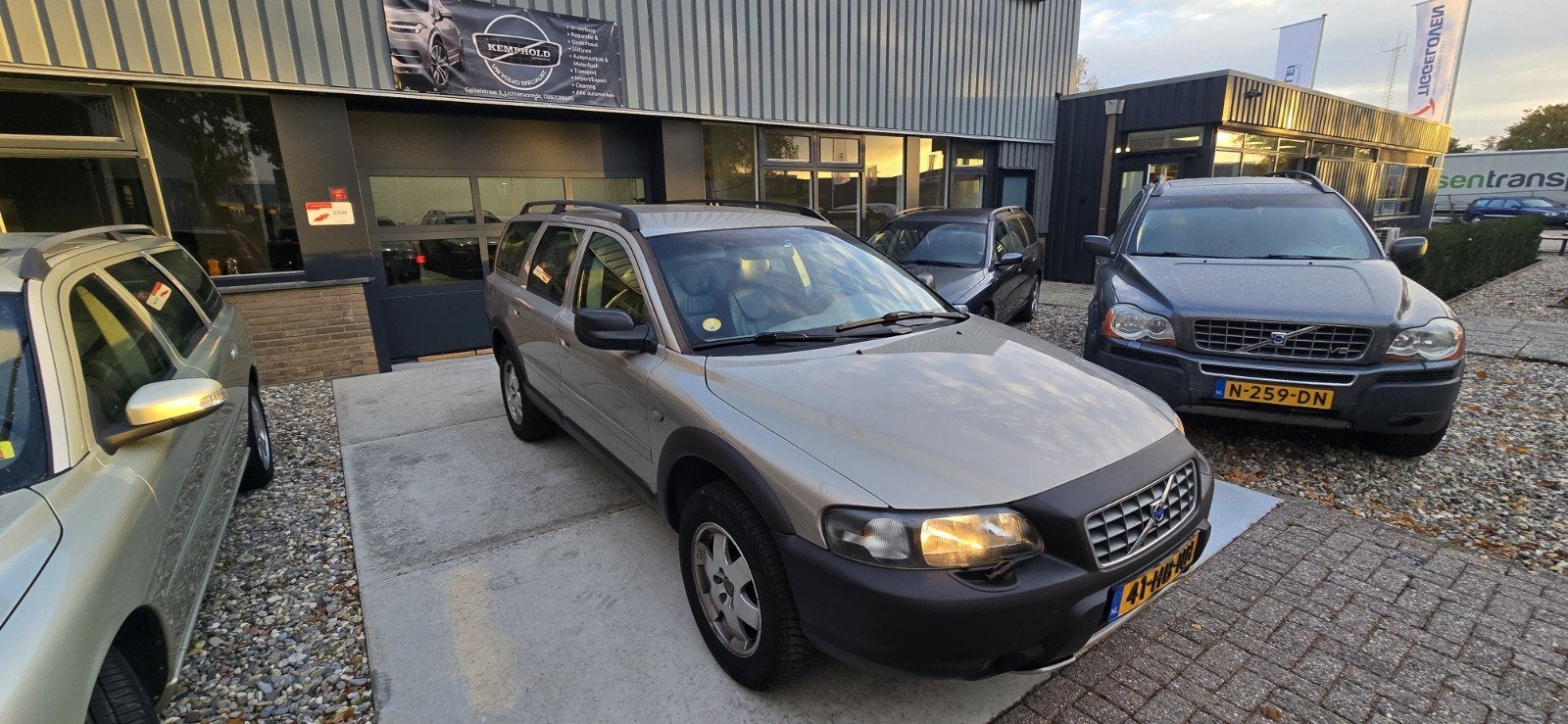 Volvo XC70 2.4T, Auto's, Automaat, 1800 kg, 1657 kg, Beige
