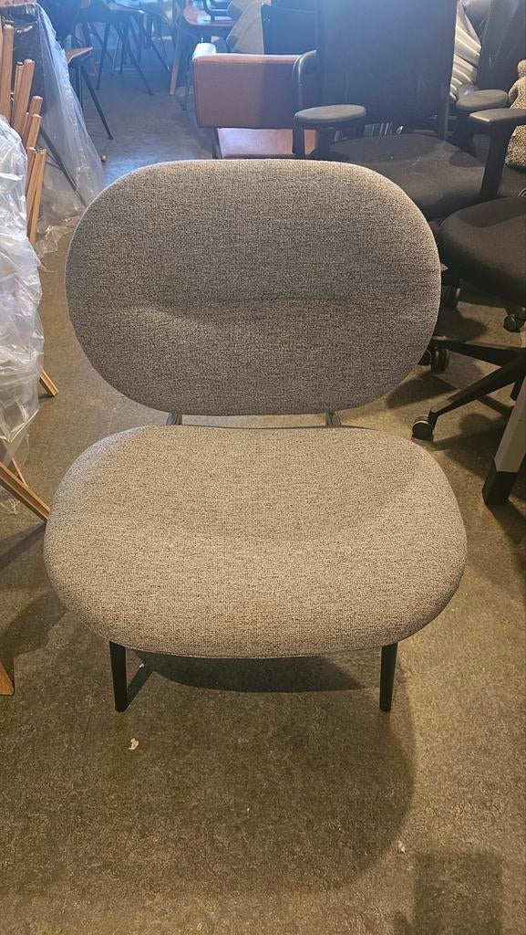 Zuiver design fauteuil grijs bekleiding €150,=, Ophalen, 75 tot 100 cm, 50 tot 75 cm