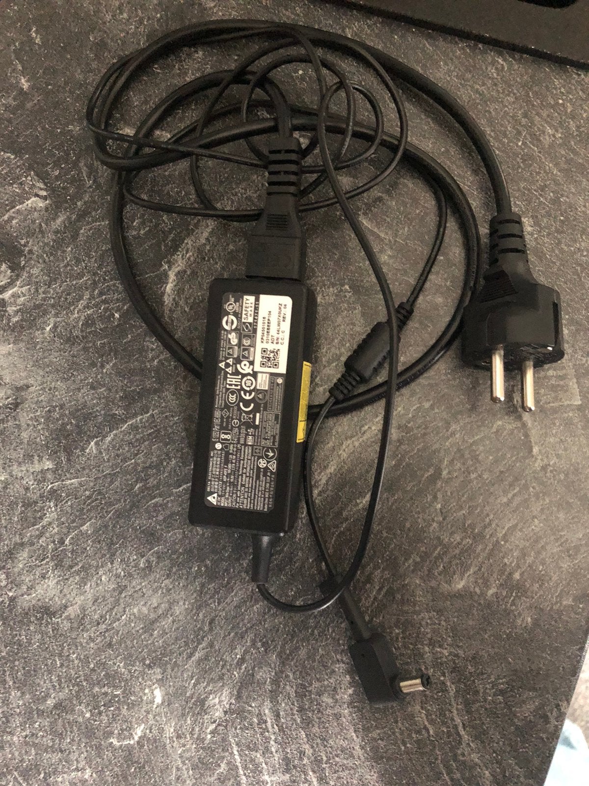 Adapter 220/19 ac/dc, Ophalen of Verzenden, Zo goed als nieuw