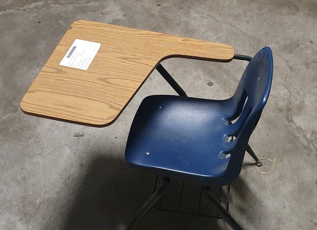 2 Schoolstoelen met werkblad, Vintage USA Army oorsprong, Ophalen