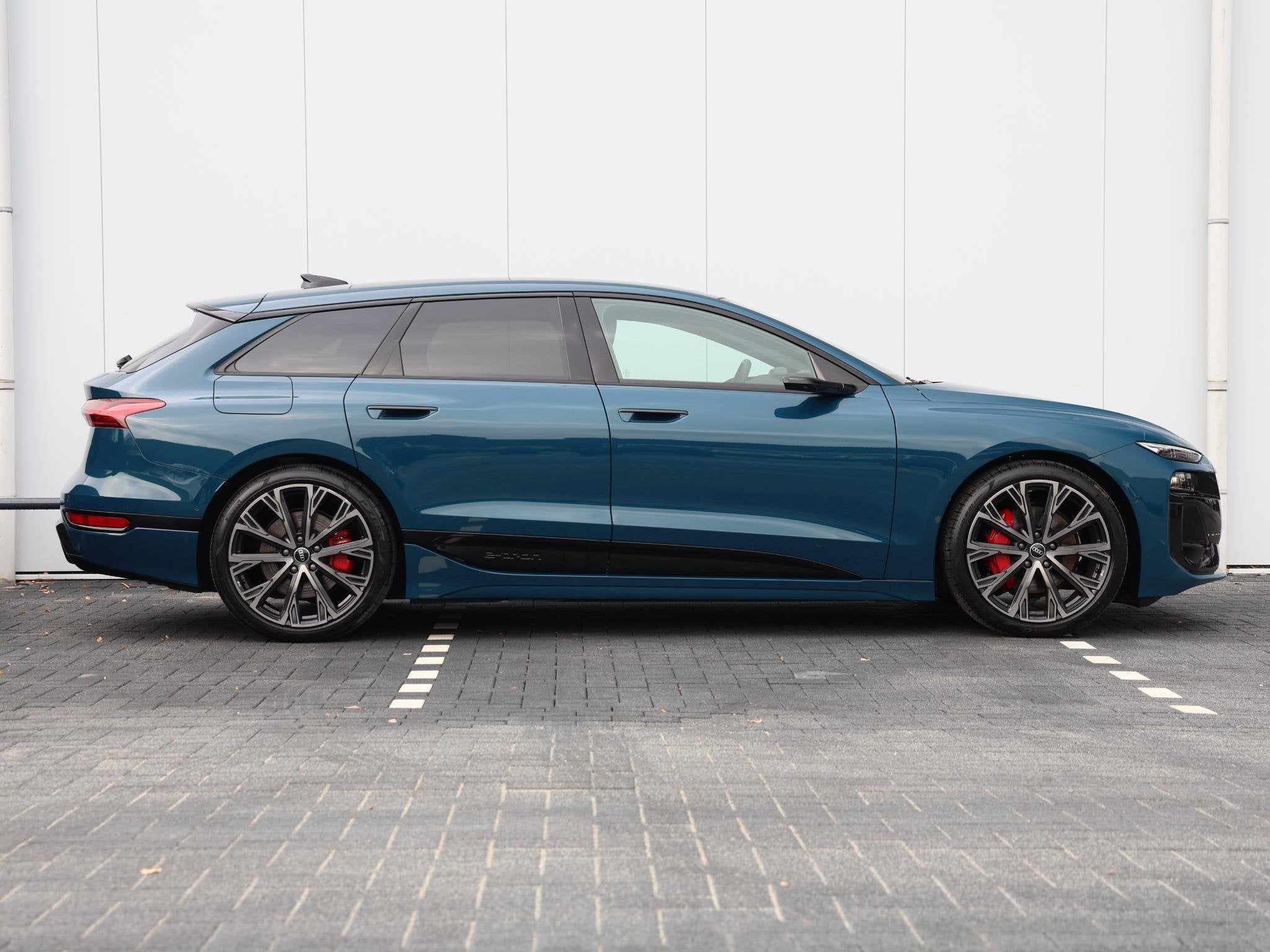 Audi A6 Avant e-tron S Edition 100 kWh Matrix-LED| Luchtveri, Auto's, Automaat, Achterwielaandrijving, Gebruikt, 100 kWh