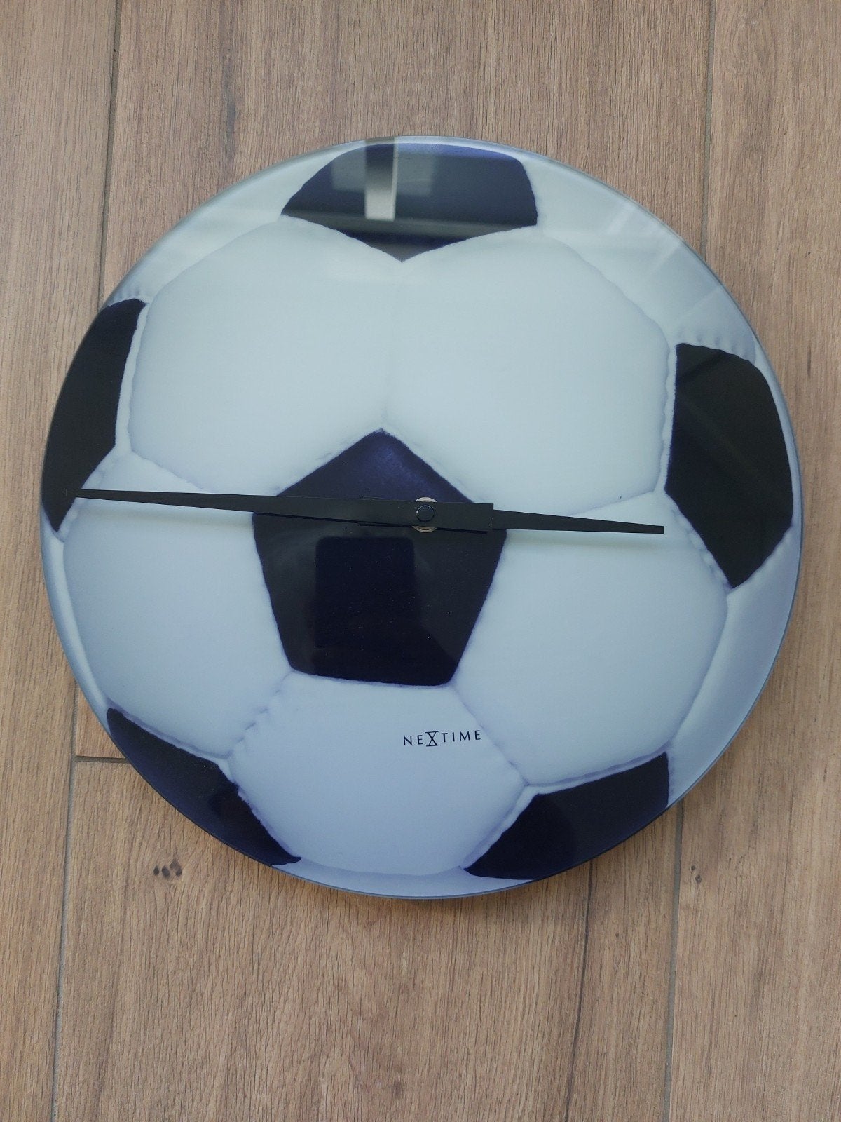 Nextime Voetbal Wandklok - Zo goed als nieuw, Ophalen, Wandklok, Analoog, Werkt op batterijen