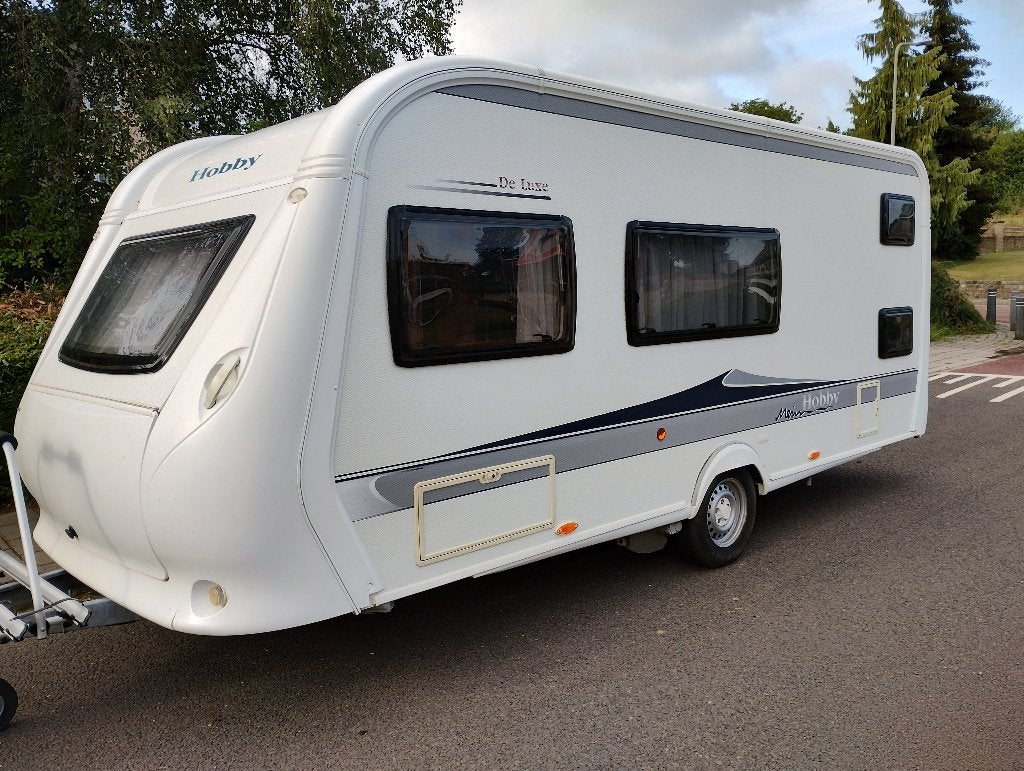 Hobby De Luxe 490 KMF 5/6- persoons, stapelbed bj. 2013, Dwarsbed, Hobby, Treinzit, Particulier