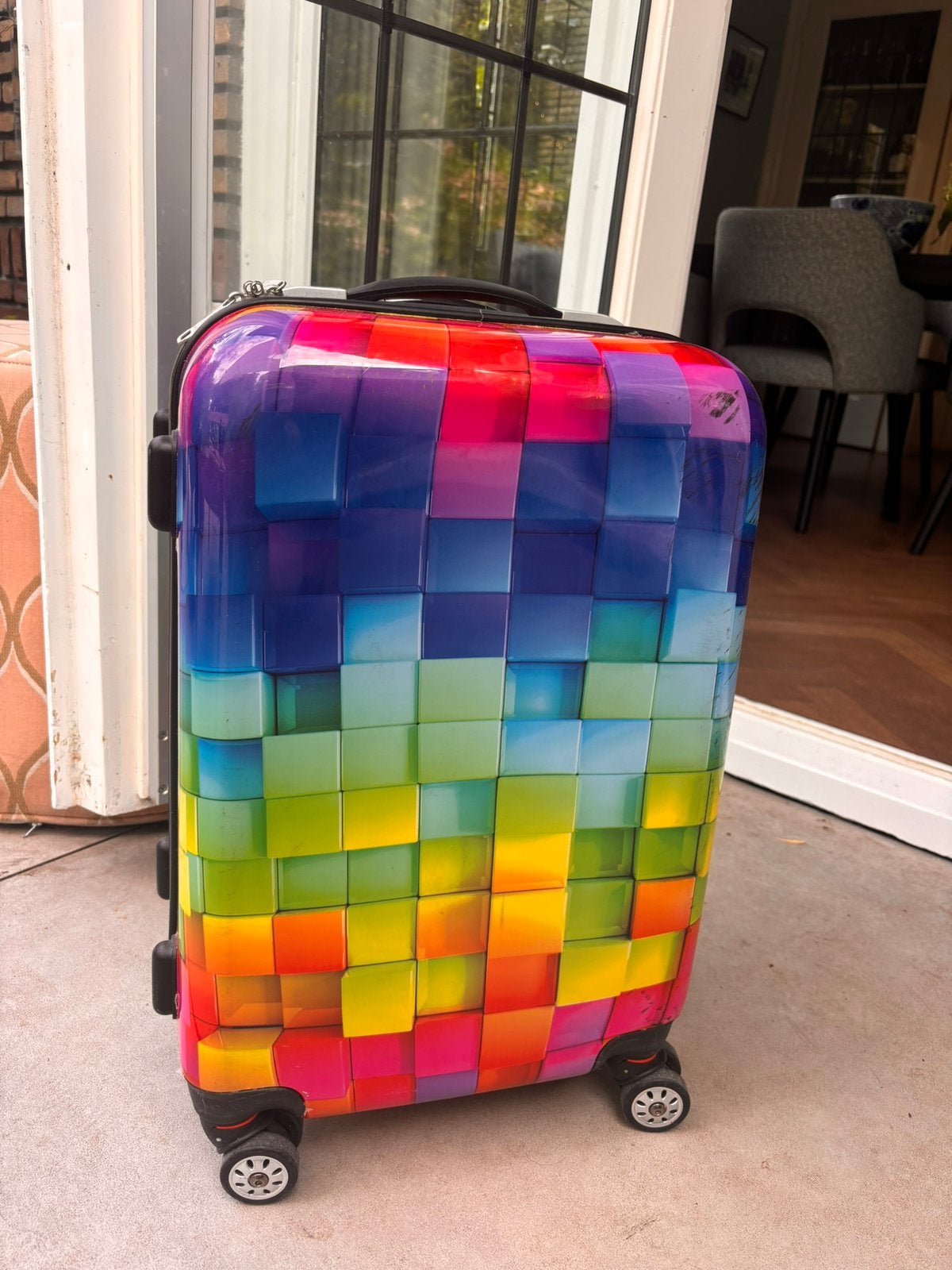 Kleurig handbagage koffertje, Gebruikt, 50 tot 60 cm, Hard kunststof, Ophalen of Verzenden
