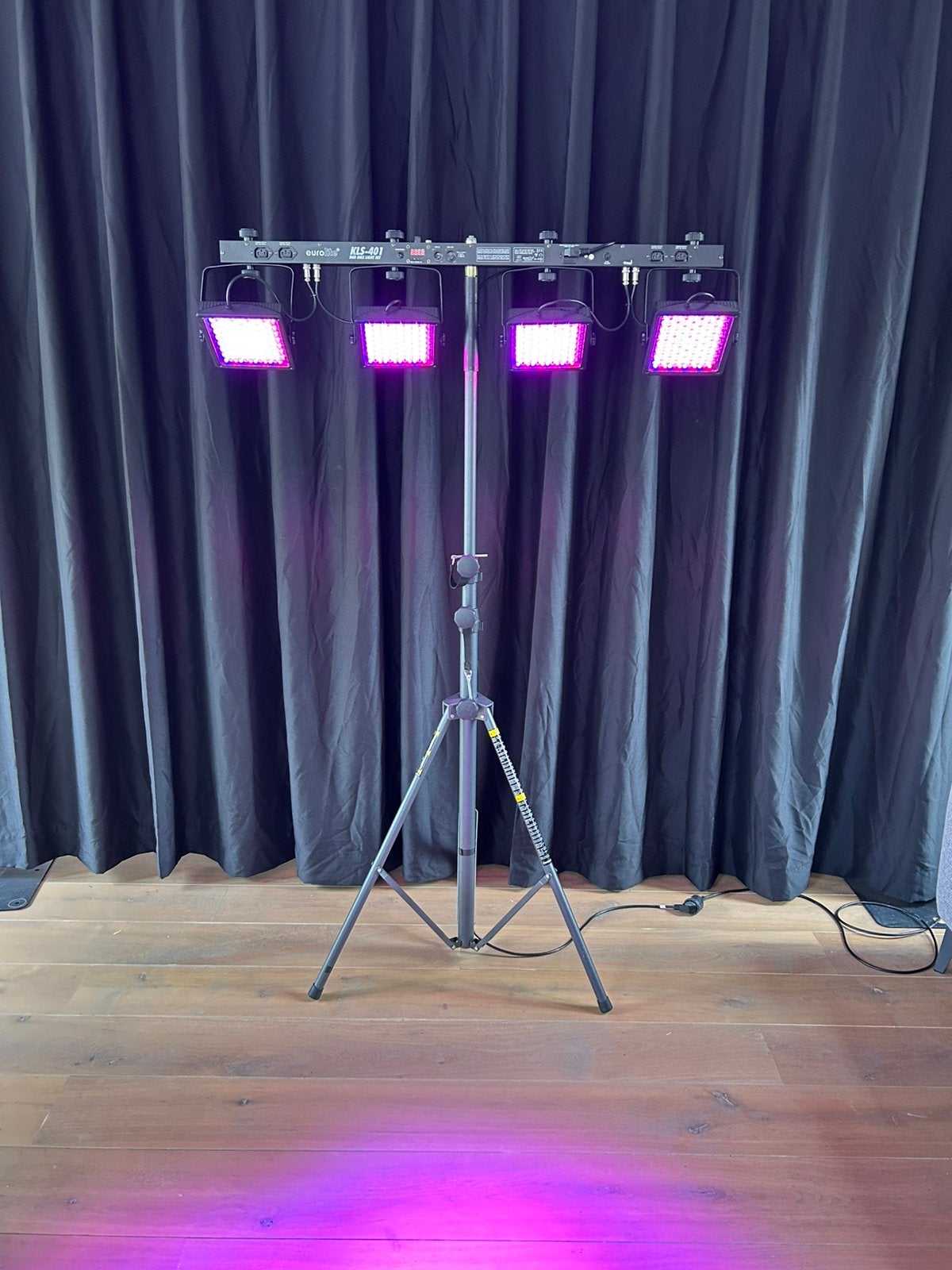 4 maal Eurolite KLS-401 LED fourbar op statief (3m), Ophalen, Gebruikt, Licht