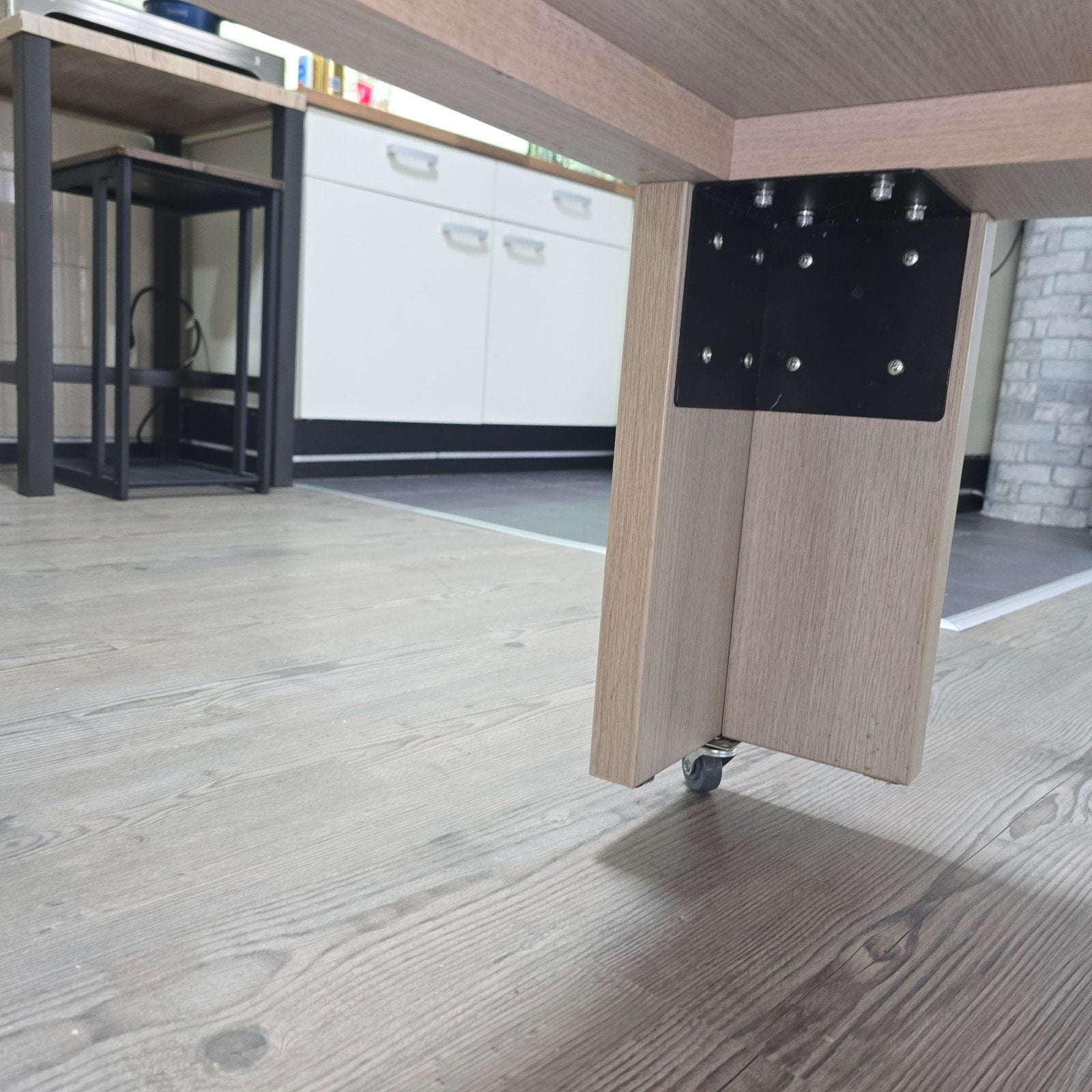 Stevige salon tafel in goede staat, Huis en Inrichting, Ophalen of Verzenden, Zo goed als nieuw, Vierkant, Overige houtsoorten