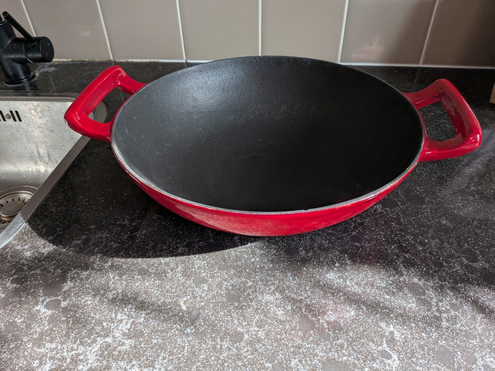 Gietijzeren Wokpan 31 cm - Rood, Ophalen, Gebruikt, Gietijzer, Met handvatten