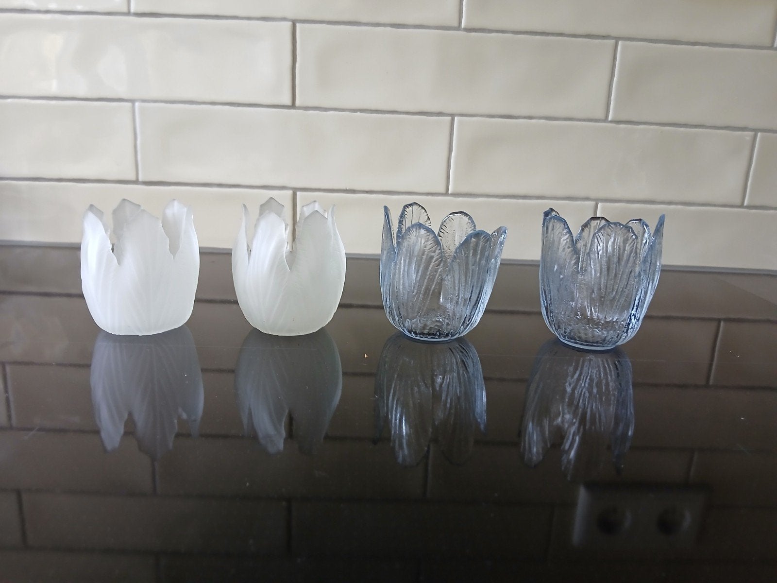Tulpvormige waxinelichthouders glas 2 transparant, 2 blauw, Ophalen of Verzenden, Nieuw, Overige materialen, Minder dan 25 cm