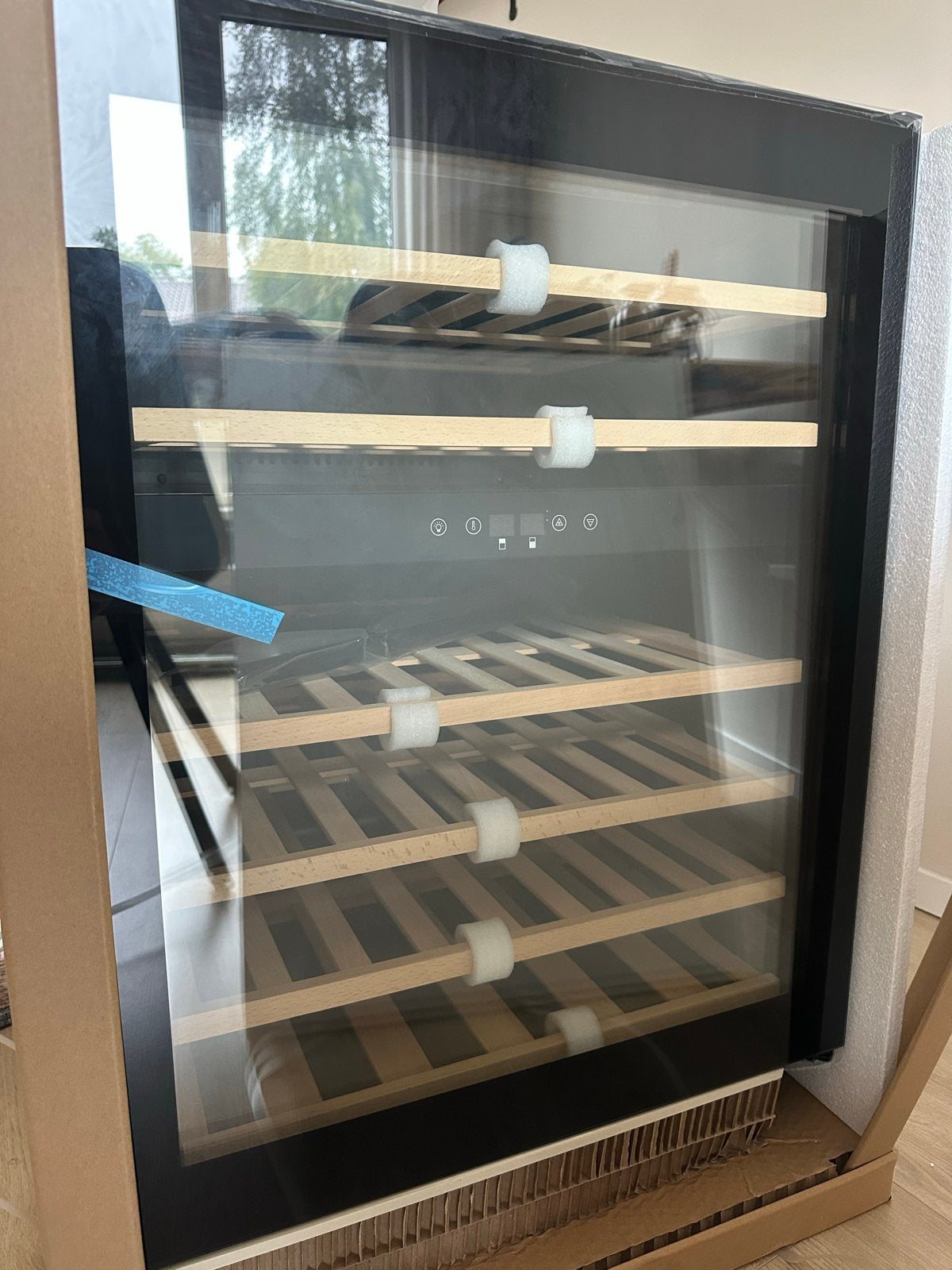 Nieuwe Wijnklimaatkast, Ophalen, Nieuw