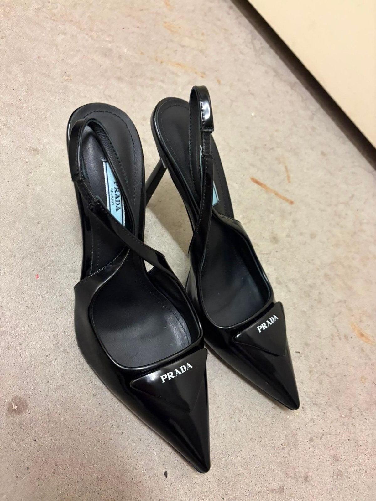 Prada Hakken Heels maat 37 Nieuw, Kleding | Dames, Ophalen of Verzenden, Nieuw, Zwart