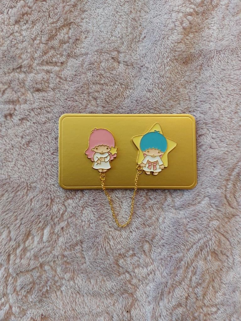 Sanrio Twins Stars Duo pin gold, Ophalen of Verzenden, Goud, Overige materialen