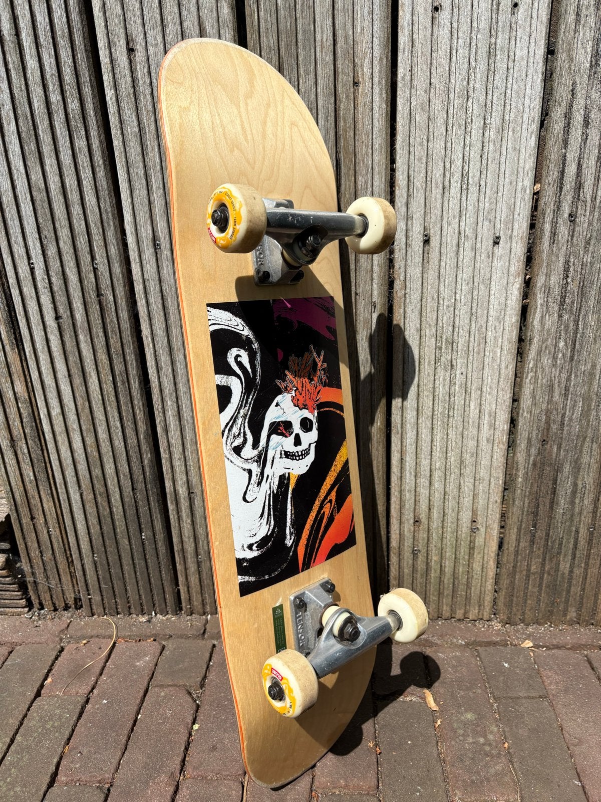Globe Skateboard met uniek doodshoofd design, Ophalen, Zo goed als nieuw, Skateboard