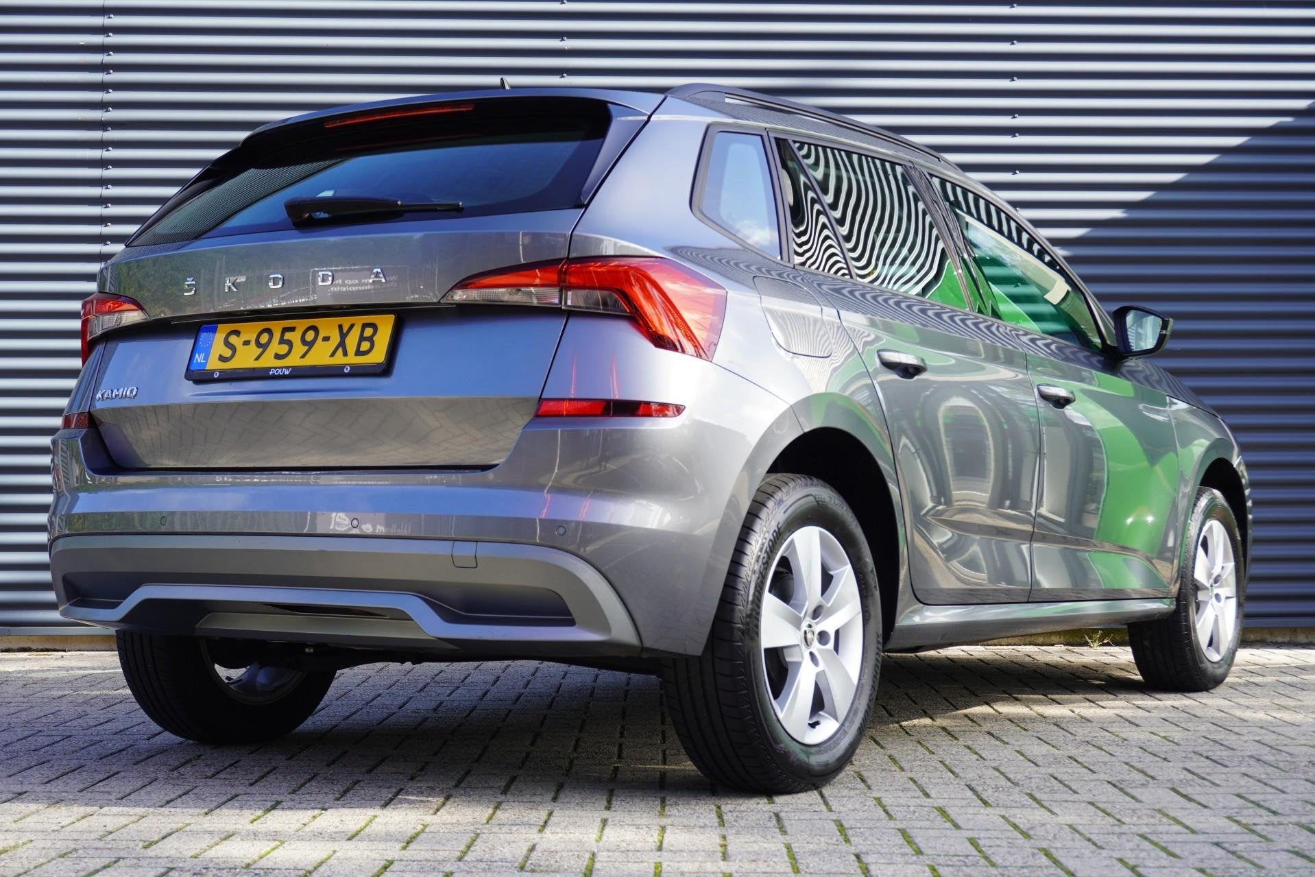 Skoda Kamiq 1.0 TSI 110pk Ambition | Trekhaak | Navigatie |, Auto's, 12 maanden, Stof, Gebruikt, 610 kg