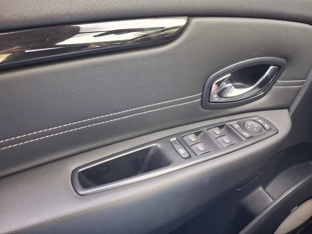 Foto 17 van Renault Grand Scenic 1.2 TCE 97KW 7P 2014 Zwart
