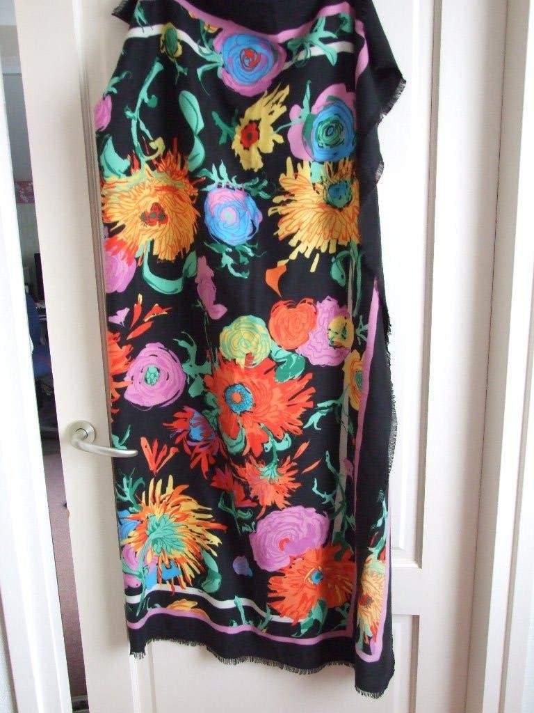 Superzachte deels wollen shawl gebloemd 1.36 x 1.36, Ophalen of Verzenden, Zo goed als nieuw, Maat 46/48 (XL) of groter, Sjaal