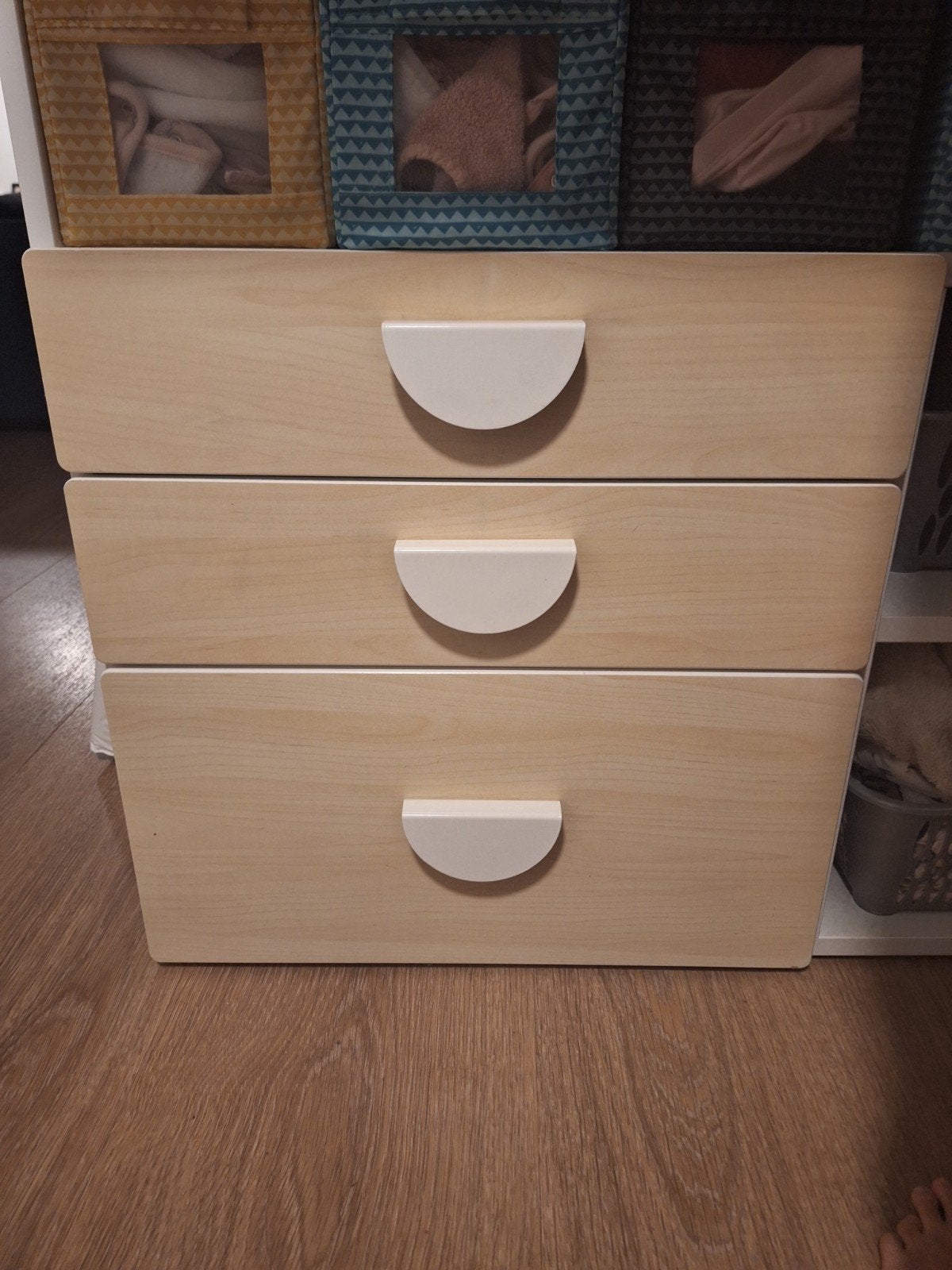 Foto 6 van Witte commode met lades en opbergruimte