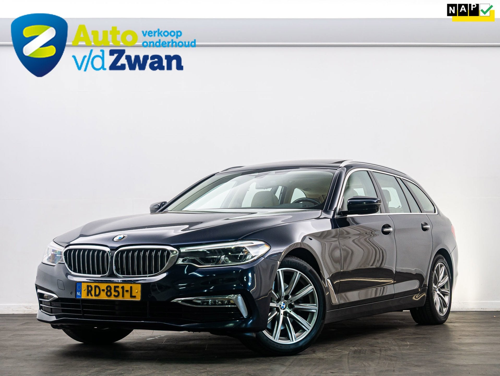 BMW 5-serie Touring 520i High Executive Luxury Line Pano, Auto's, BMW, Automaat, 1998 cc, Achterwielaandrijving, Gebruikt