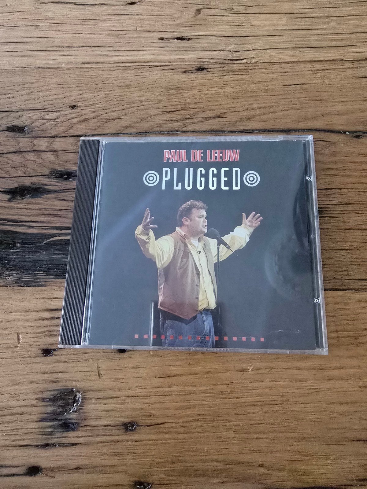 Te koop CD Paul de Leeuw "Plugged"., Cd's en Dvd's, Ophalen of Verzenden, Zo goed als nieuw, Levenslied of Smartlap