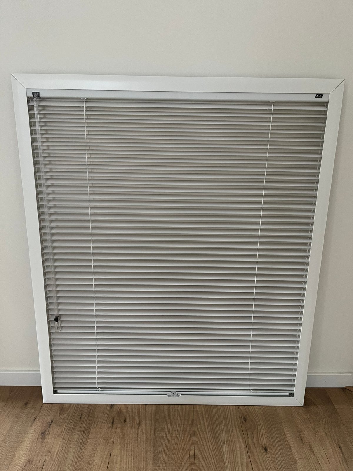 Luxaflex framefix draai- en kiepramen 2stuks zonder boren, Ophalen, Zo goed als nieuw, Minder dan 100 cm, Crème