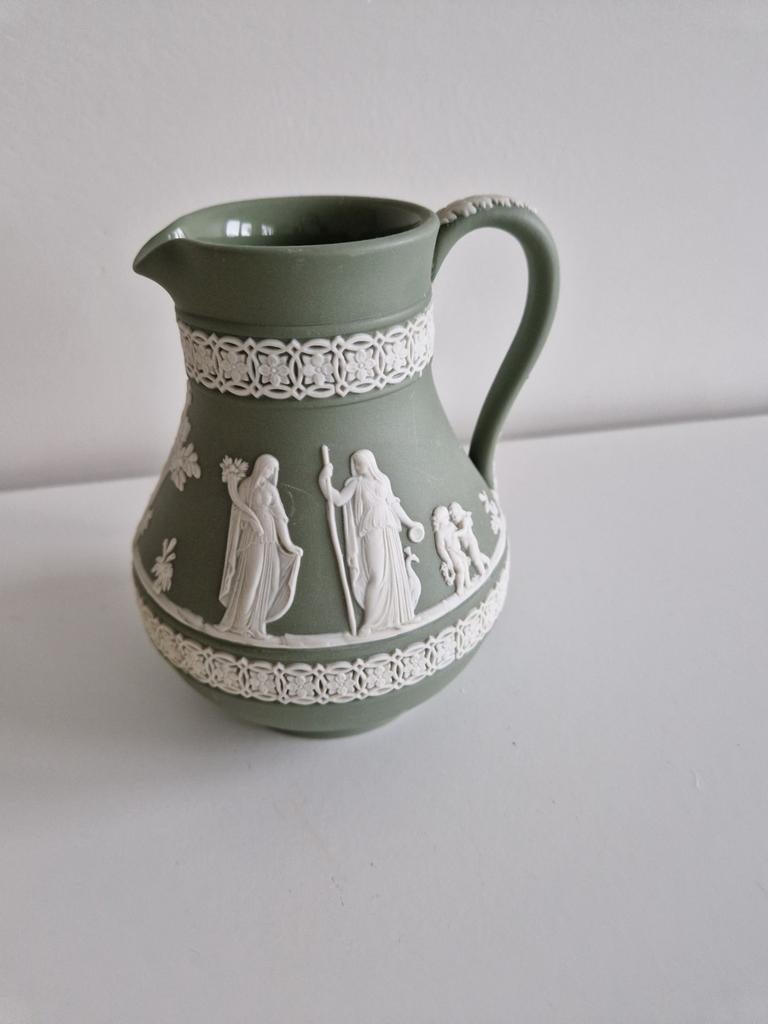 Wedgwood Jasperware groen kannetje 13cm, Antiek en Kunst, Antiek | Keramiek en Aardewerk, Ophalen of Verzenden