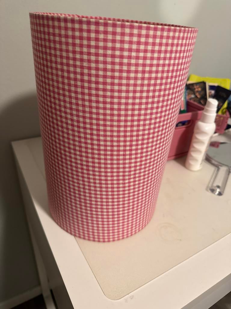 Leuke roze geruite lampenkap - 20x29 cm, Huis en Inrichting, Lampen | Lampenkappen, Ophalen, Gebruikt, 25 tot 50 cm, Rond