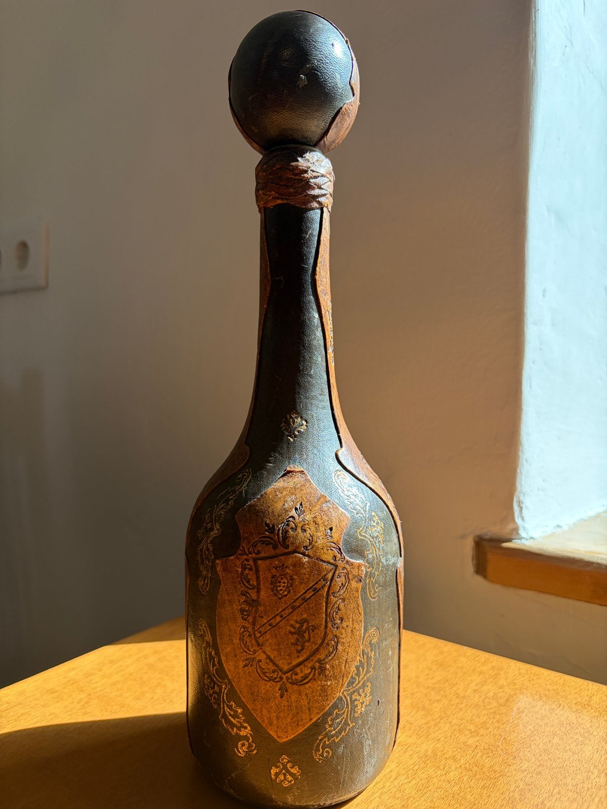 Zeldzame vintage karaf/ wijnfles , leer bekleed, jaren 70, Ophalen, Gebruikt, Overige typen, Italië